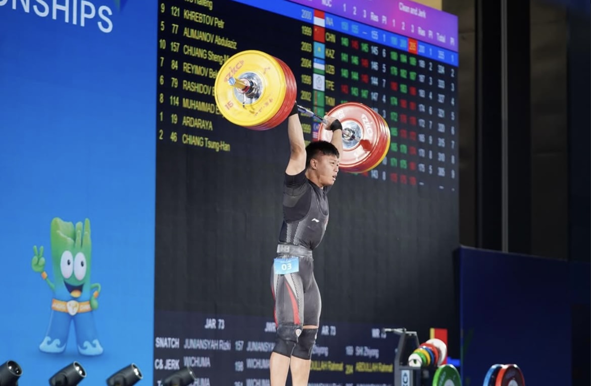 Lifter Indonesia, Rahmat Erwin Ukir Rekor Dunia 205 KG dan Sumbang 3 Emas di AWC!