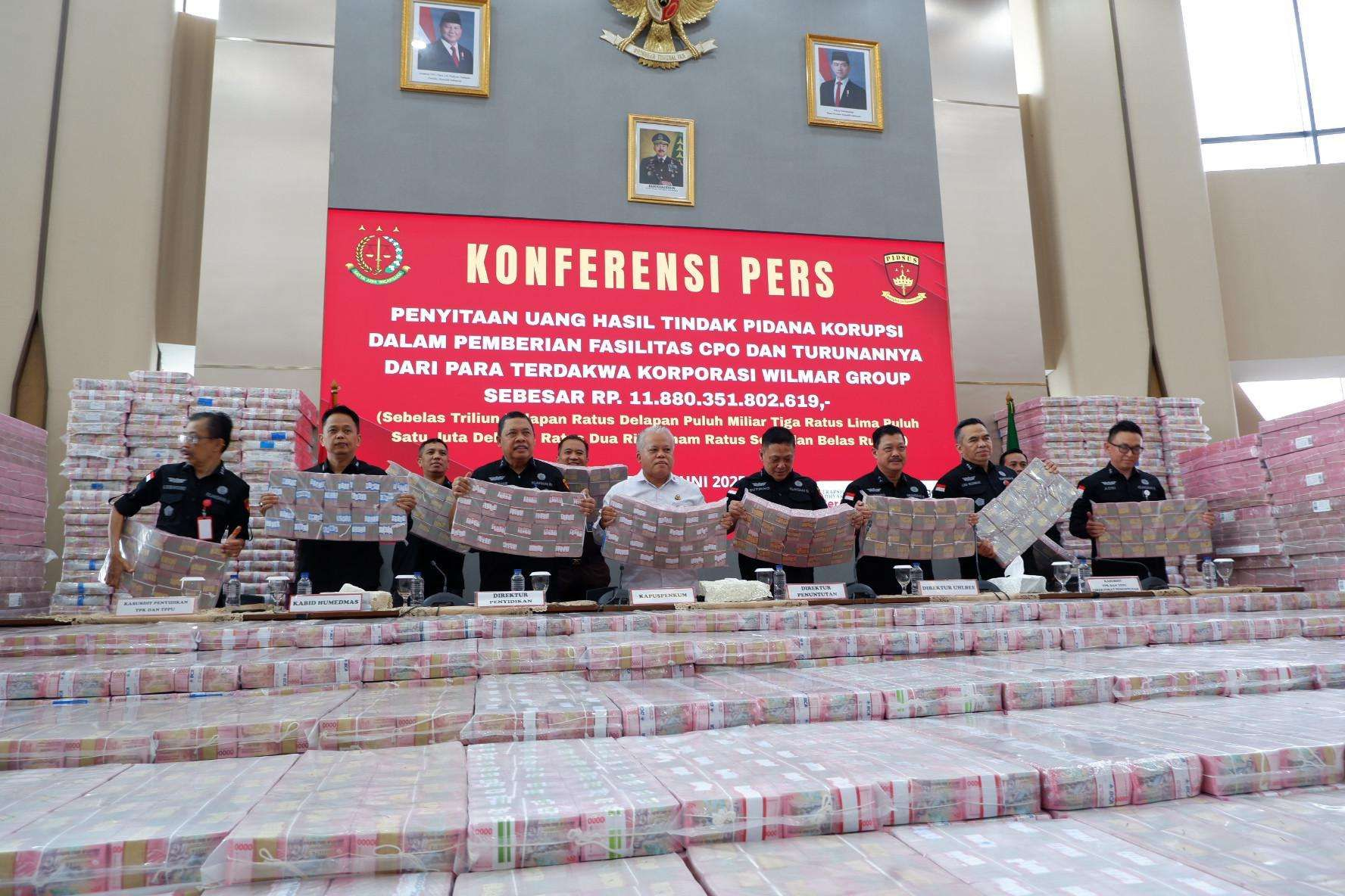 Kejagung Pamerkan Uang Rp2 Triliun dari Wilmar Group dalam Kasus Korupsi Ekspor CPO