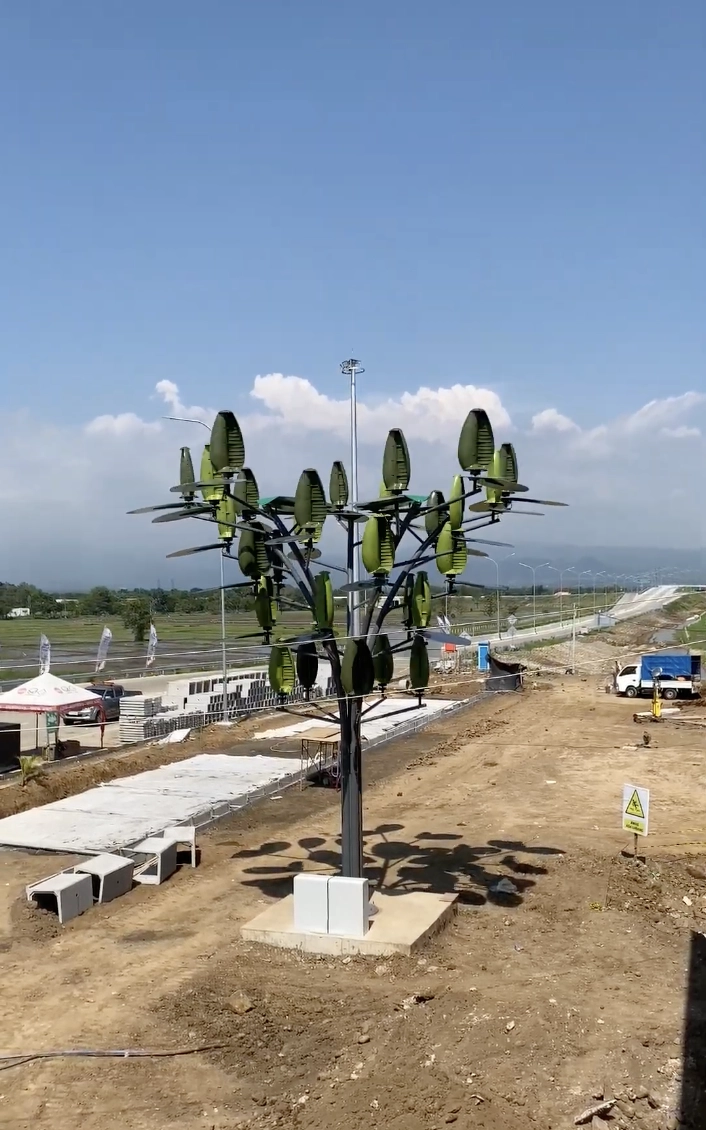 Hybrid Wind Tree Pertama di Indonesia Hadir di Probolinggo, Pohon Ini Bisa Hasilkan Listrik 24 Jam!