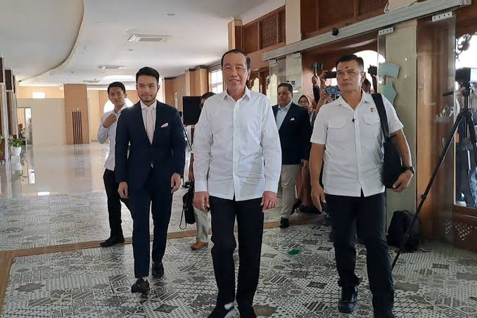 Jokowi Hadiri Pemeriksaan Dugaan Ijazah Palsu di Solo, Bawa Ijazah Asli dari SD hingga S1