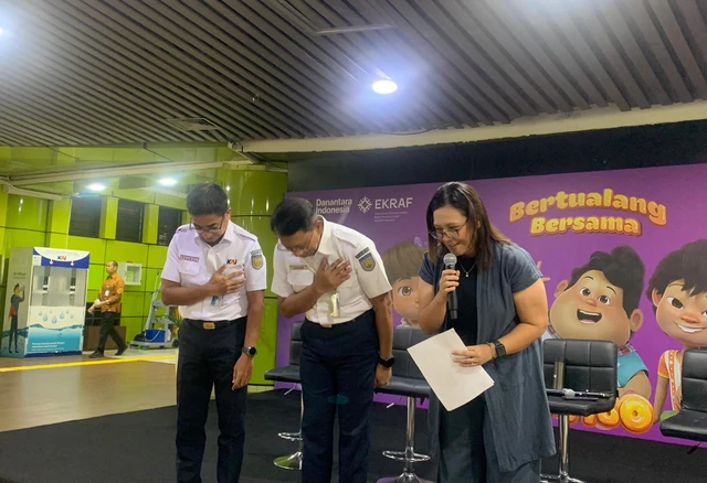 Dirut KAI Membungkuk Minta Maaf atas Anjloknya KA di Subang, Akibatnya 80 KA Dibatalkan dan Puluhan Ribu Penumpang Terdampak