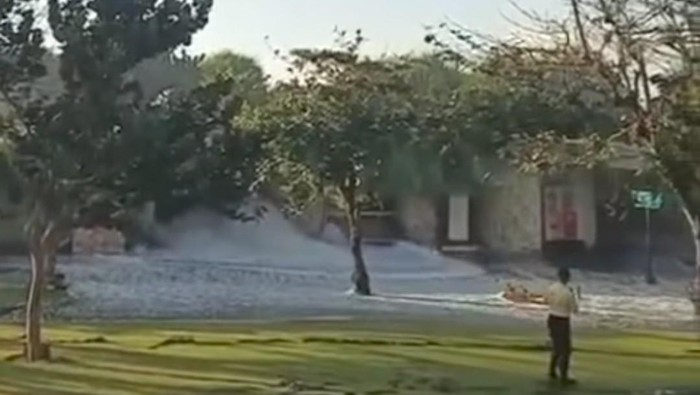 Ngeri! Detik-Detik Air Laut Masuki Kawasan Wisata Waterblow di Nusa Dua, Bali