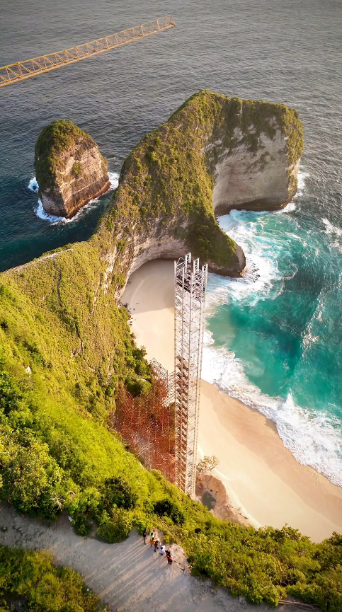 Proyek Lift Kaca Sebesar Rp200 di Pantai Kelingking Nusa Penida Dinilai Ganggu Keindahan Alam