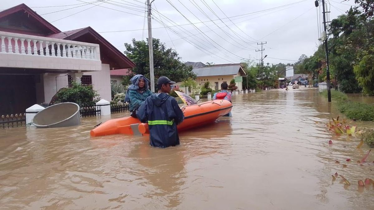 Selain Di Sumut dan Aceh, Banjir Besar Juga Melanda Sumatra Barat. 22 Orang Meninggal Dunia #PrayForSumatra