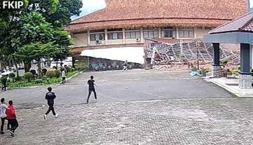 Atap Gazebo UNSIL Ambruk, Belasan Mahasiswa Terluka, Pemeriksaan Ungkap Kayu Lapuk